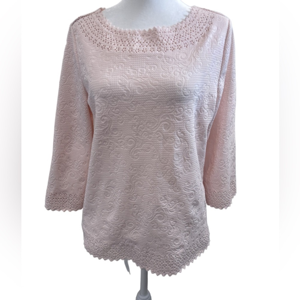 Chic Lace Women's Blouse in Soft Pink